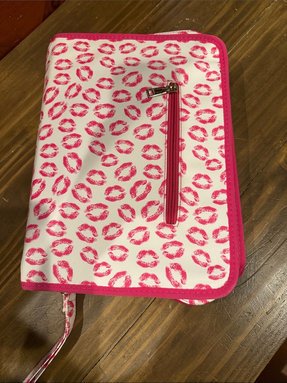 Pink Kiss-Print Cosmetic lipstick holder/ lip gloss holder lipsense not included